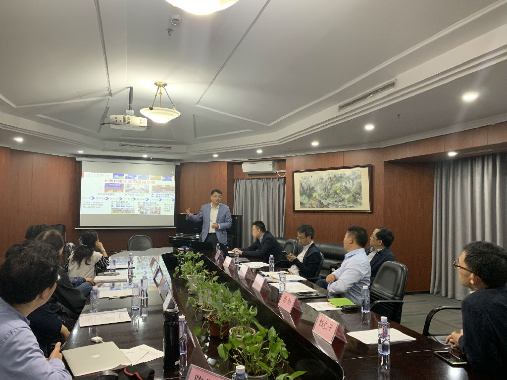 智库推进会照片2.jpg