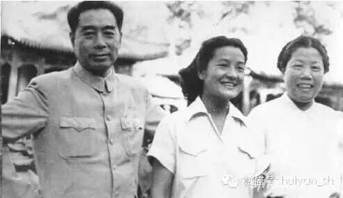 周小燕与周总理.jpg